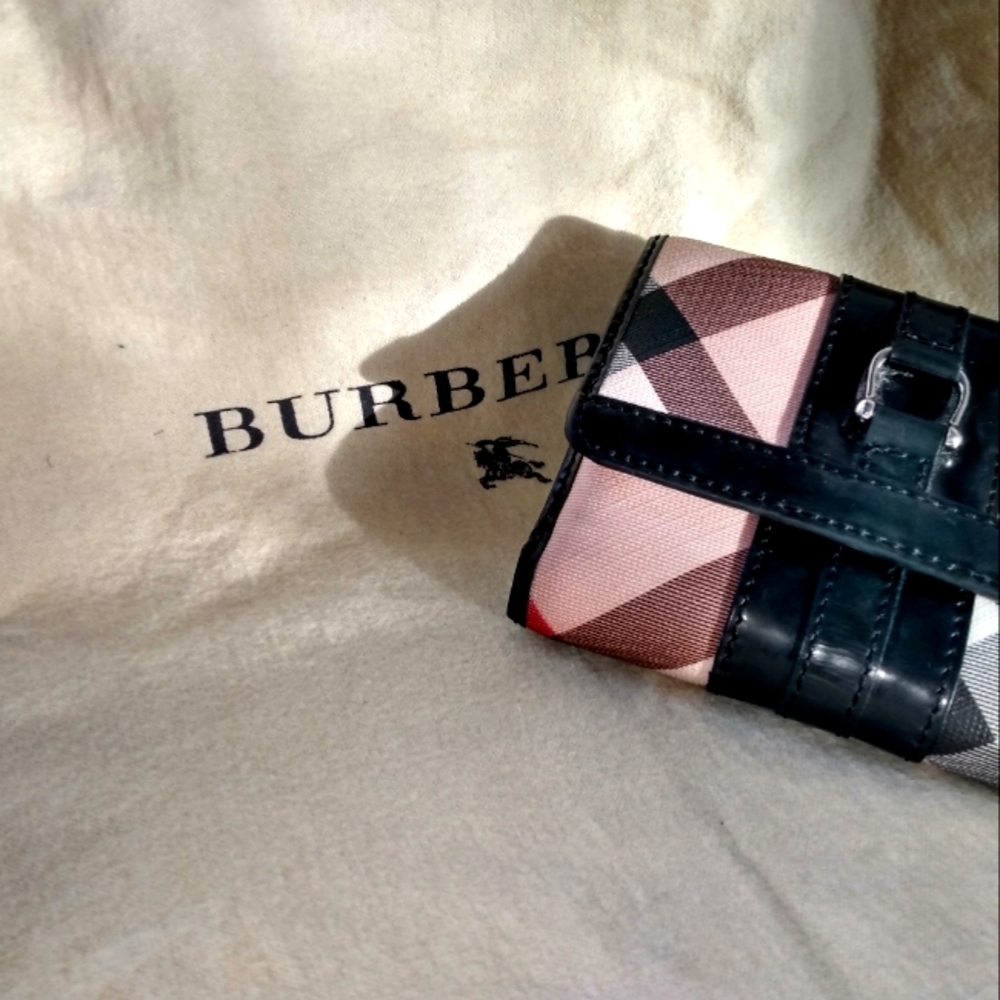 Burberry Wallet, Original Classic Iconic Pattern, Double Pocket, Snap Close